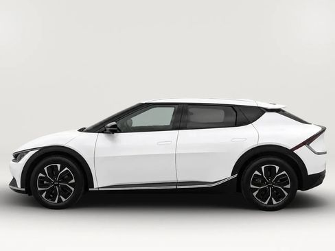 Used 2024 Kia EV6 Wind w/ Wind Technology Package AWD/4WD image 4