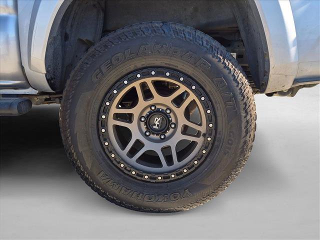 Used 2020 Toyota Tacoma TRD Sport w/ Technology Package RWD image 15
