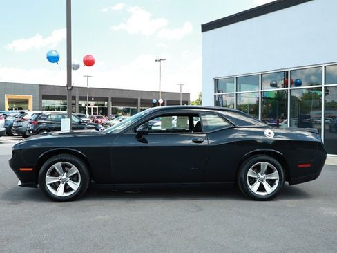 Used 2021 Dodge Challenger SXT RWD image 9