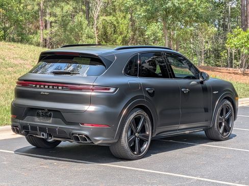 Certified 2025 Porsche Cayenne Turbo AWD/4WD image 31