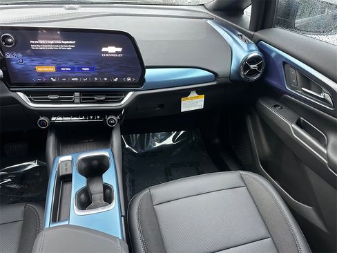 New 2026 Chevrolet Equinox EV LT image 18