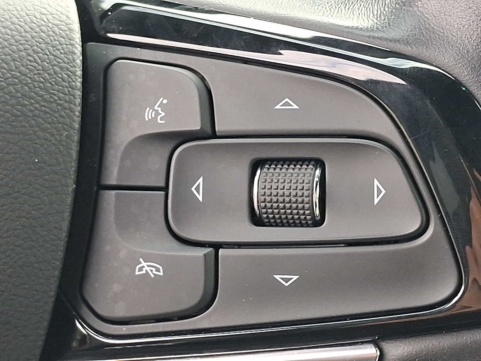 Used 2023 Buick Enclave Essence FWD image 21