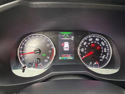 Used 2021 Toyota RAV4 LE AWD/4WD image 14