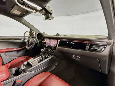 Certified 2023 Porsche Macan AWD/4WD image 17