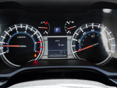 Used 2016 Toyota 4Runner SR5 AWD/4WD image 38