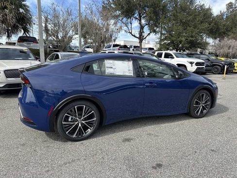 Used 2025 Toyota Prius XLE image 2