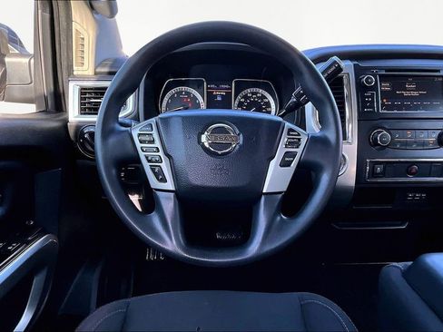 Used 2019 Nissan Titan SV image 10