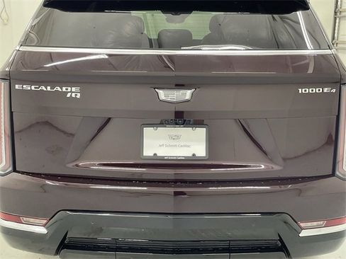 New 2025 Cadillac Escalade IQ Luxury 2 image 18