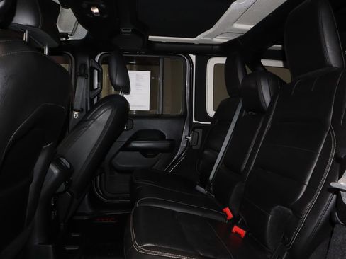 Used 2018 Jeep Wrangler Unlimited Sahara w/ Cold Weather Group image 21