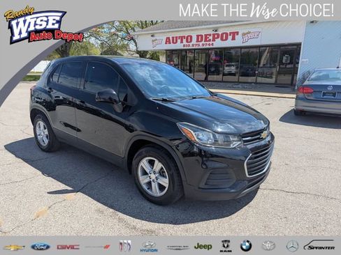 Used 2022 Chevrolet Trax LS w/ Tint and Cruise Package FWD image 1