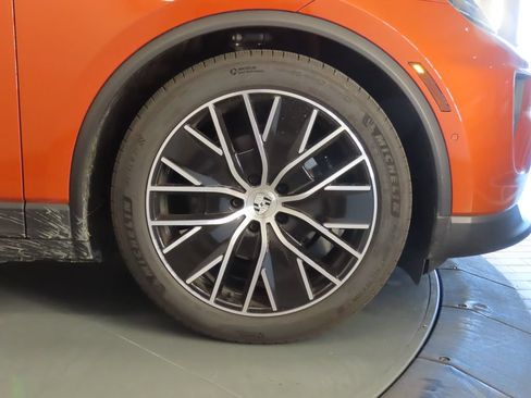 Certified 2025 Porsche Macan Electric RWD image 11