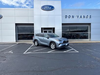 Used 2022 Toyota Highlander LE