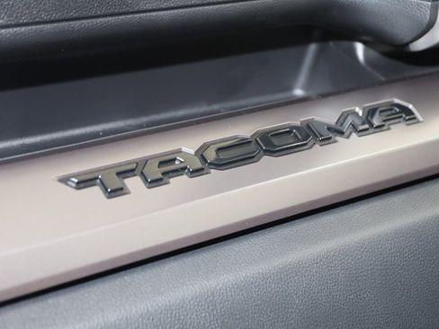 Used 2025 Toyota Tacoma TRD Off-Road image 29