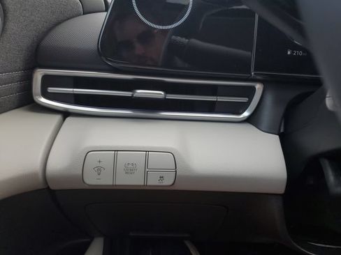 Certified 2025 Hyundai Elantra Limited FWD image 21