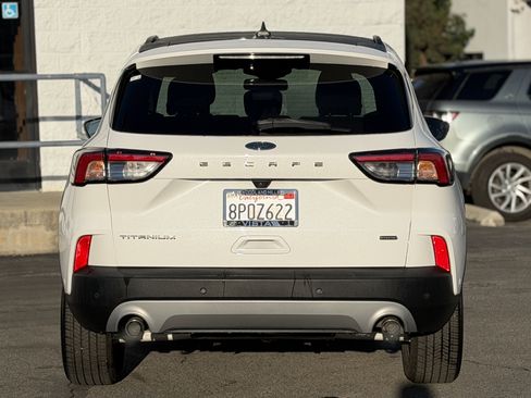 Used 2020 Ford Escape Titanium image 6