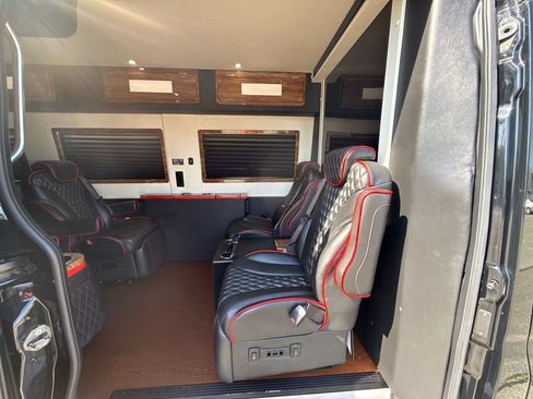 Used 2021 Mercedes-Benz Sprinter 2500 w/ Windows All Around Package image 25