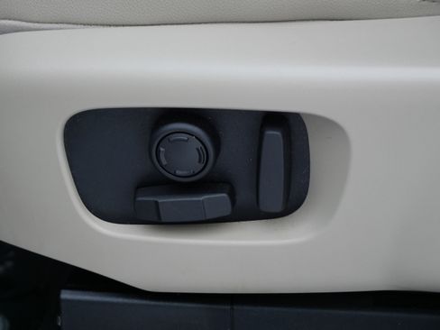 Used 2020 Land Rover Discovery HSE image 14