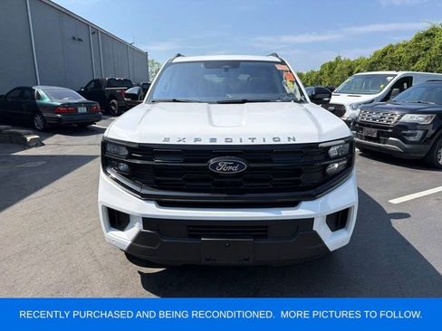 Used 2025 Ford Expedition Active AWD/4WD image 1