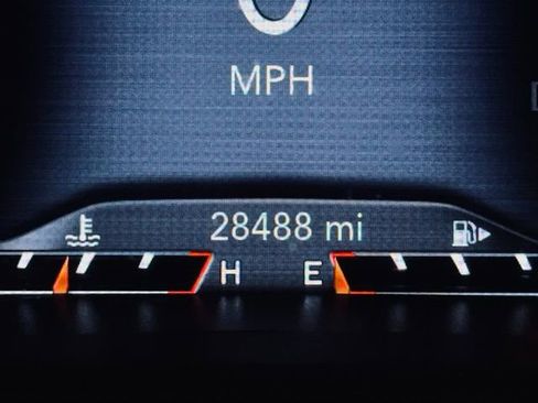 Used 2022 Jeep Cherokee Limited image 32