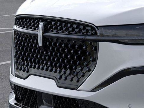 New 2025 Lincoln Nautilus Reserve w/ Jet Appearance Package image 17