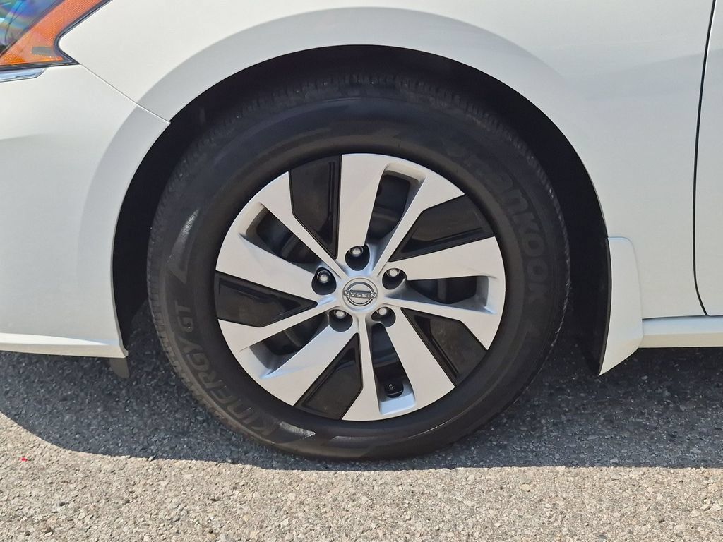 Certified 2025 Nissan Altima 2.5 S FWD image 11