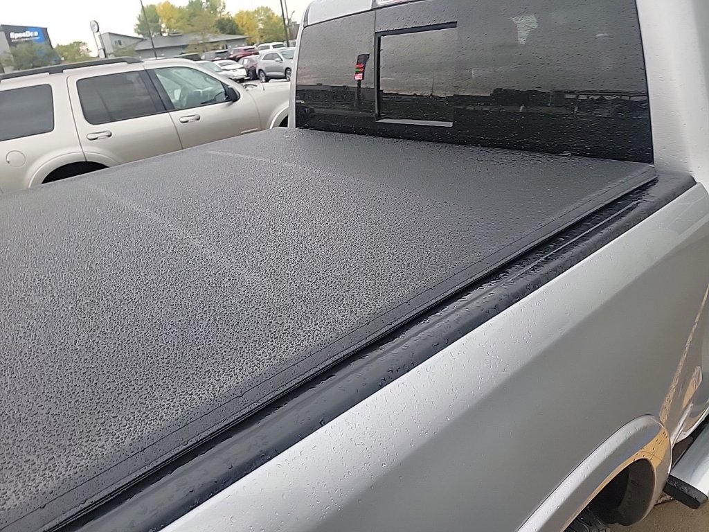 Used 2019 RAM 1500 Laramie AWD/4WD image 16