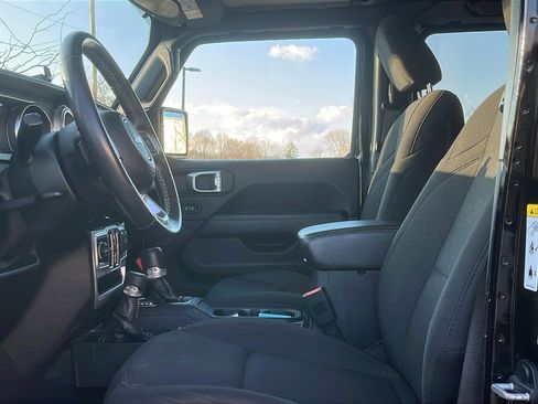 Used 2019 Jeep Wrangler Unlimited Sahara image 10