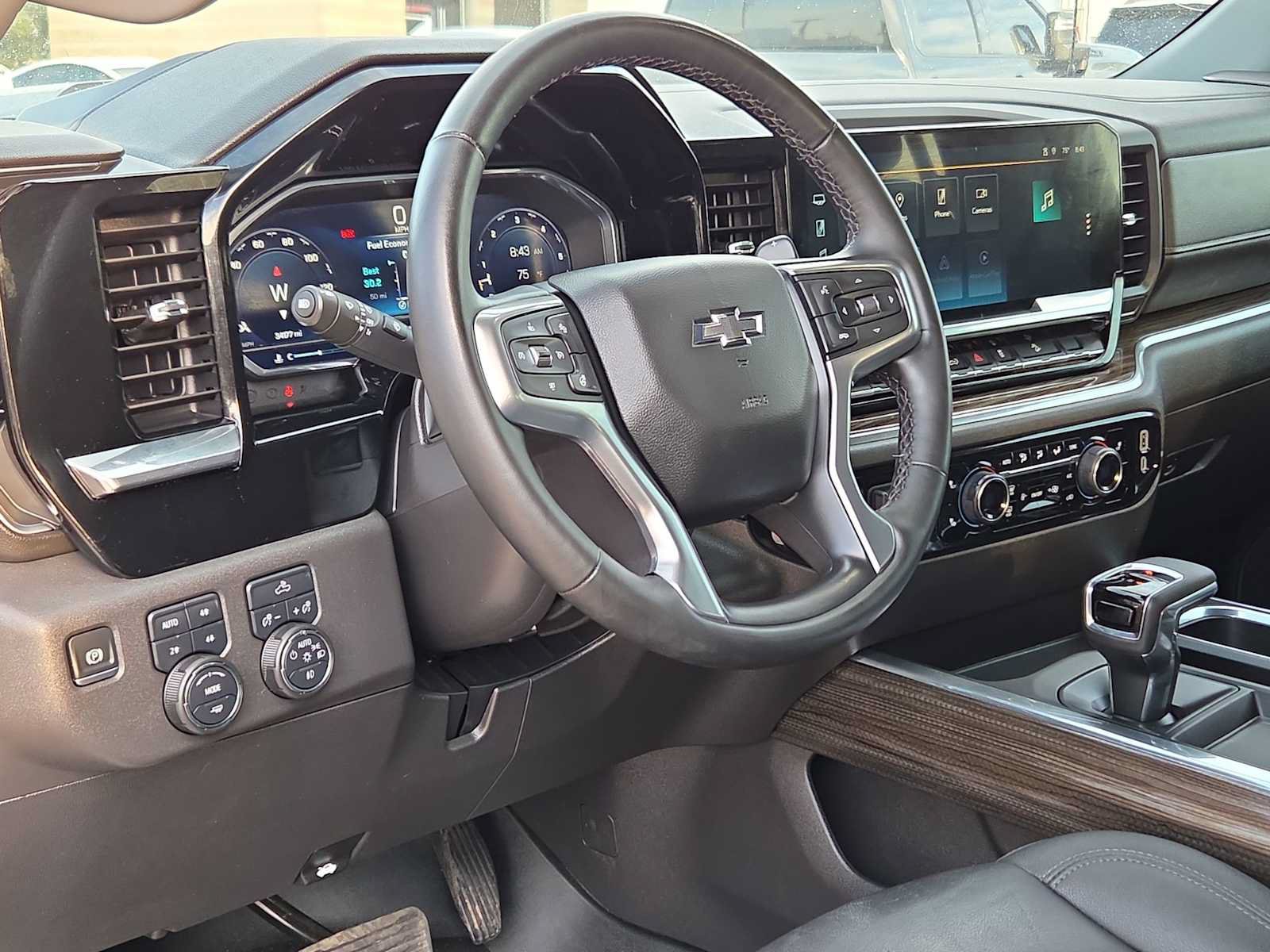 Used 2024 Chevrolet Silverado 1500 LT Trail Boss w/ Convenience Package II AWD/4WD image 10