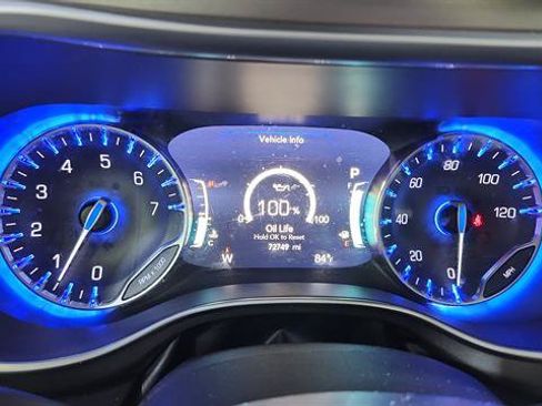 Used 2019 Chrysler Pacifica Limited FWD image 14