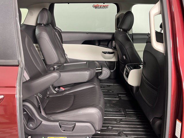 Used 2024 Kia Carnival EX FWD image 32