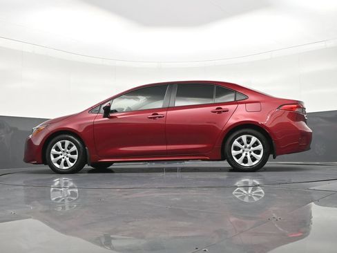 Used 2025 Toyota Corolla LE FWD image 27