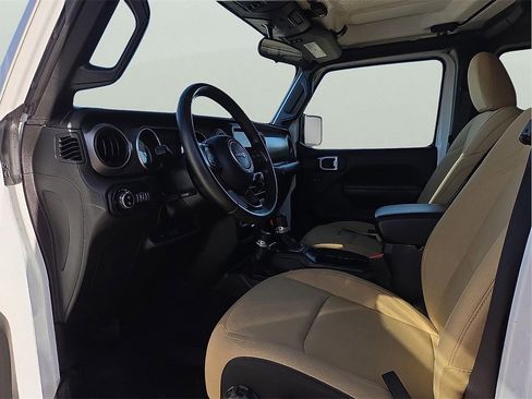 Used 2022 Jeep Gladiator Willys image 11