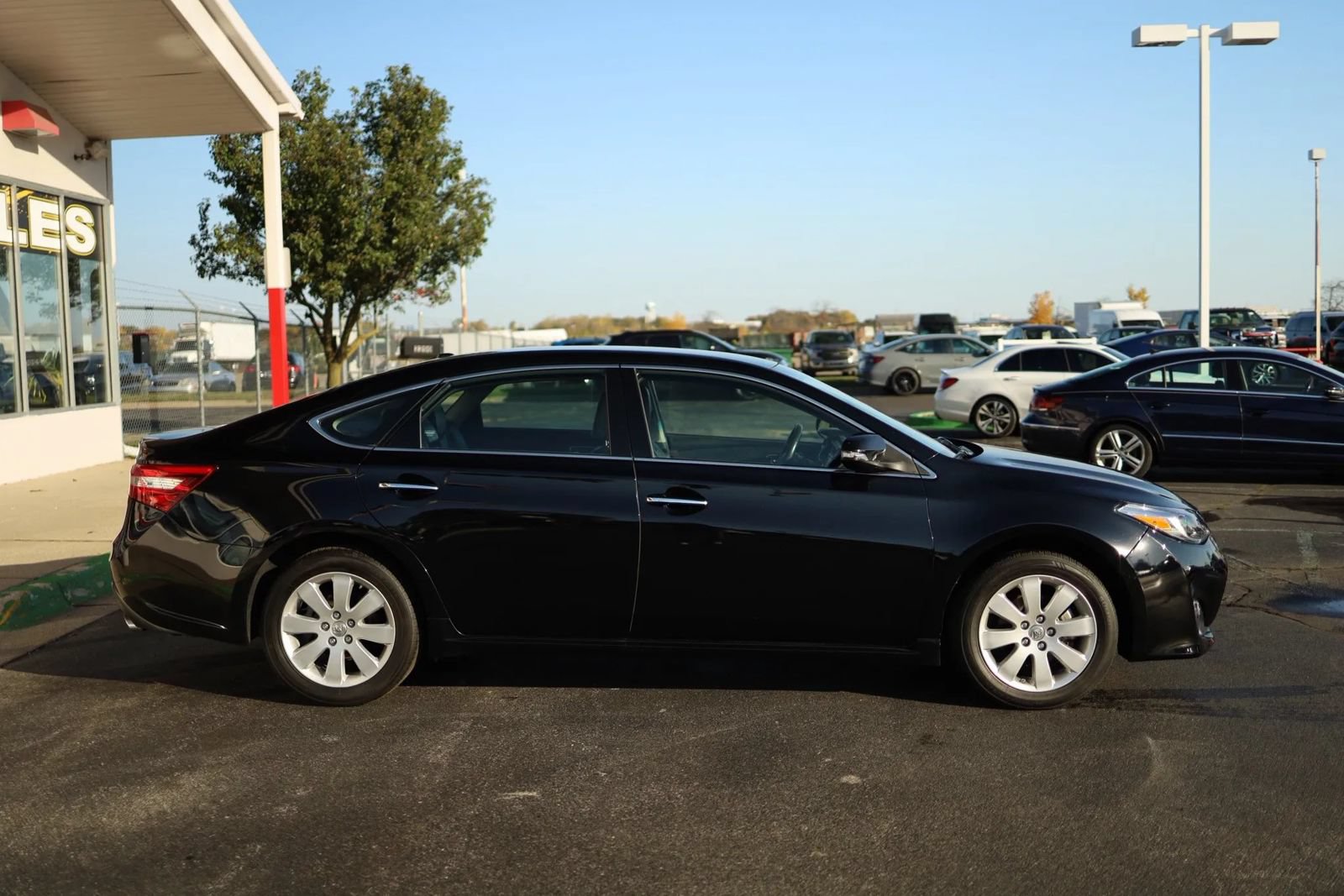 Used 2016 Toyota Avalon FWD image 4