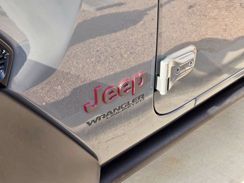 Used 2021 Jeep Wrangler Unlimited Rubicon AWD/4WD image 18