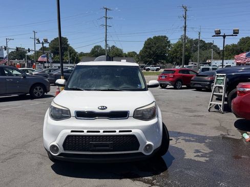Used 2016 Kia Soul ! FWD image 5