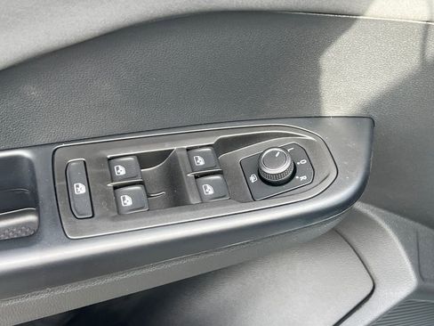 New 2026 Volkswagen Taos SE image 30