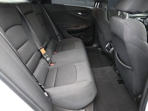 Used 2021 Chevrolet Malibu LT image 32