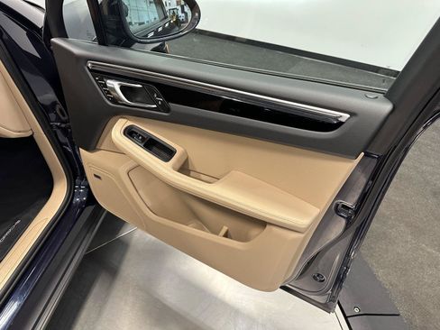 Used 2023 Porsche Macan AWD/4WD image 41