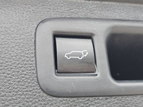 Used 2022 Toyota Highlander XLE FWD image 21