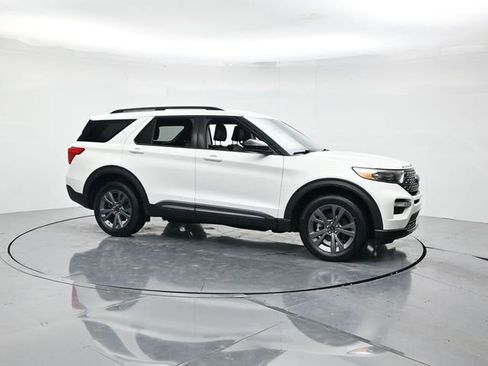 Used 2023 Ford Explorer XLT w/ Equipment Group 202A image 3