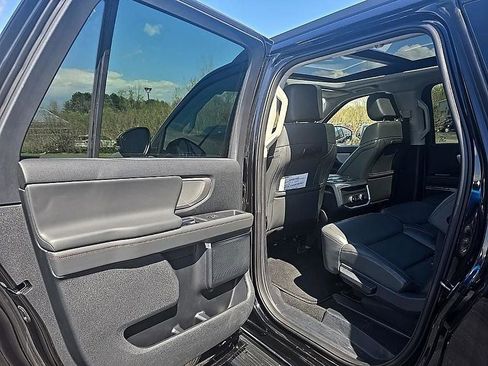 Used 2025 Ford Expedition Max Active AWD/4WD image 30