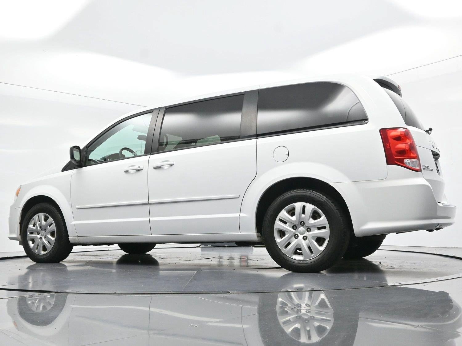Used 2017 Dodge Grand Caravan SE FWD image 39