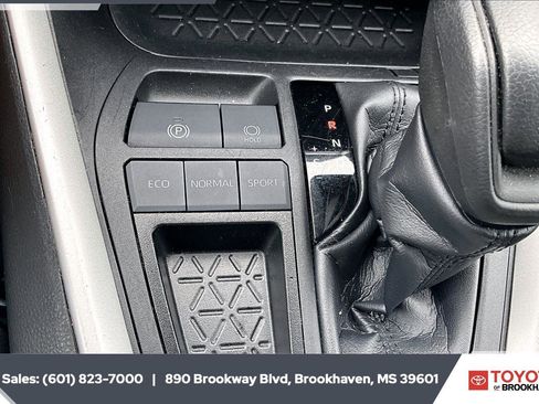 Used 2024 Toyota RAV4 XLE FWD image 23