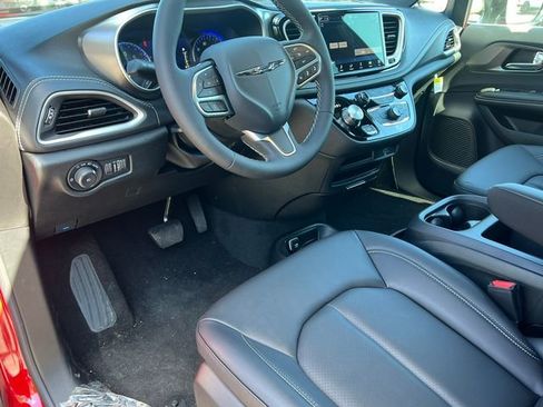 New 2026 Chrysler Pacifica Select AWD/4WD image 15