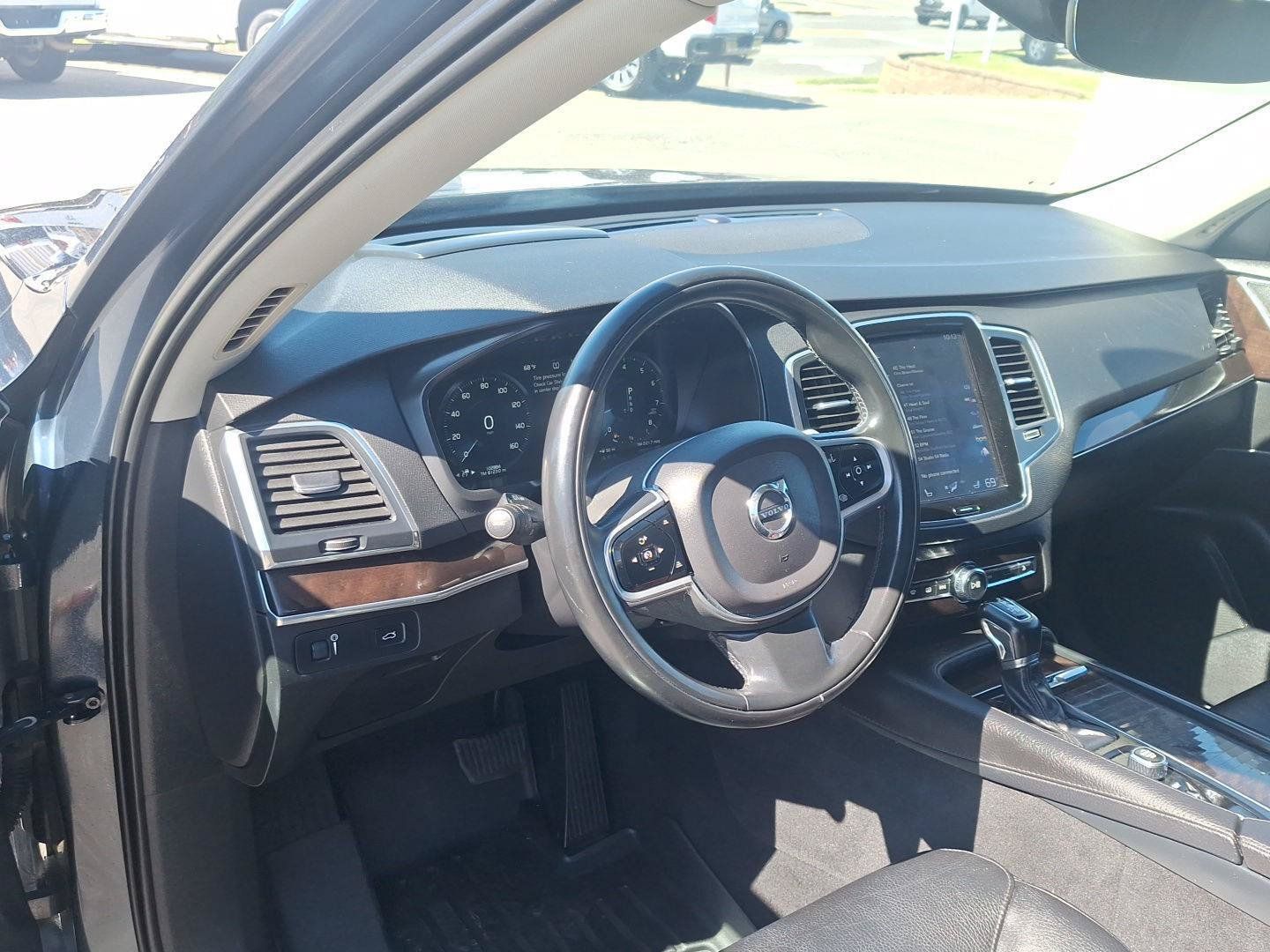 Used 2019 Volvo XC90 T6 Momentum AWD/4WD image 11