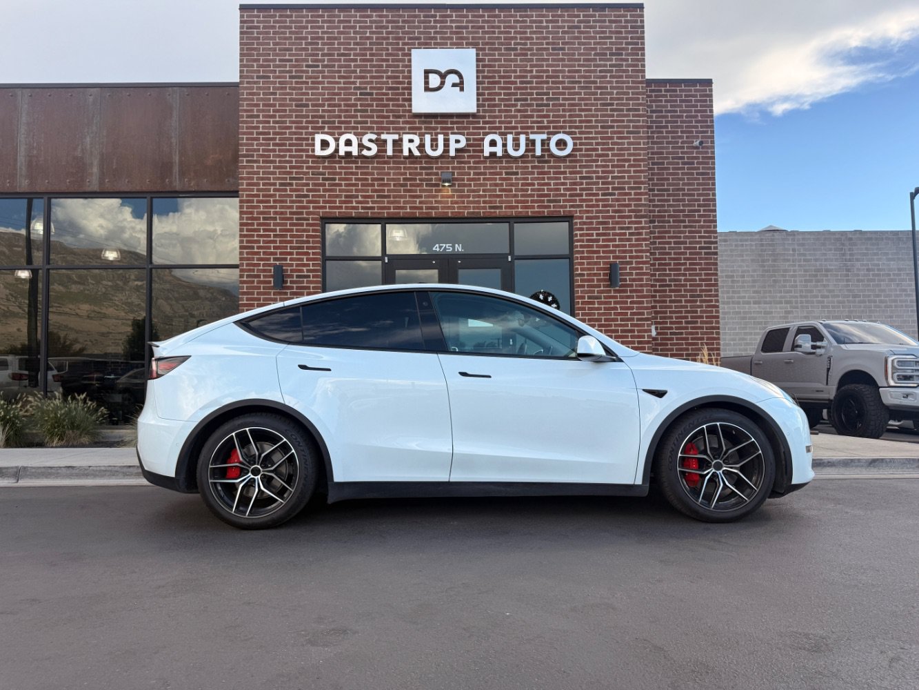 Used 2022 Tesla Model Y Performance AWD/4WD image 6