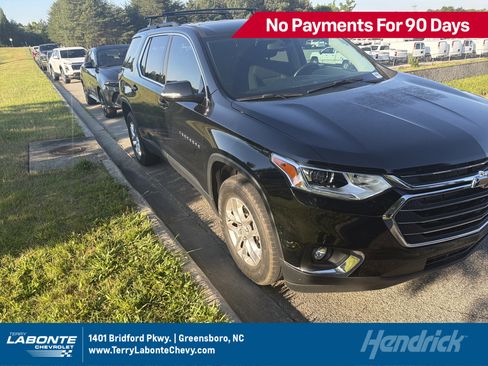 Used 2020 Chevrolet Traverse LT FWD image 1