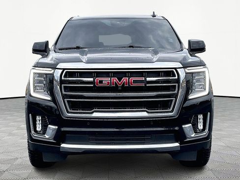 Used 2024 GMC Yukon SLT w/ SLT Luxury Package image 3