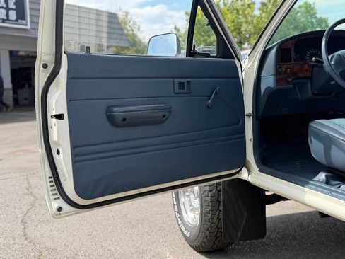 Used 1989 Toyota Pickup Deluxe AWD/4WD image 12