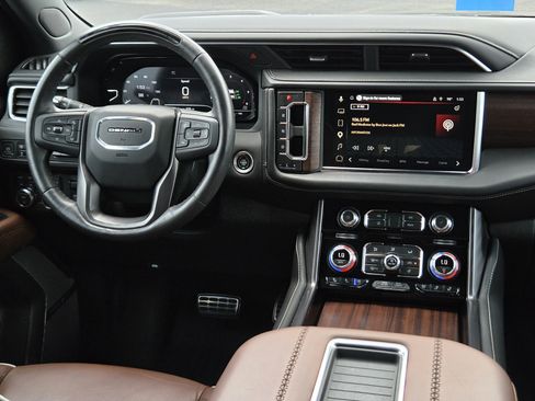 Used 2023 GMC Yukon Denali Ultimate AWD/4WD image 17